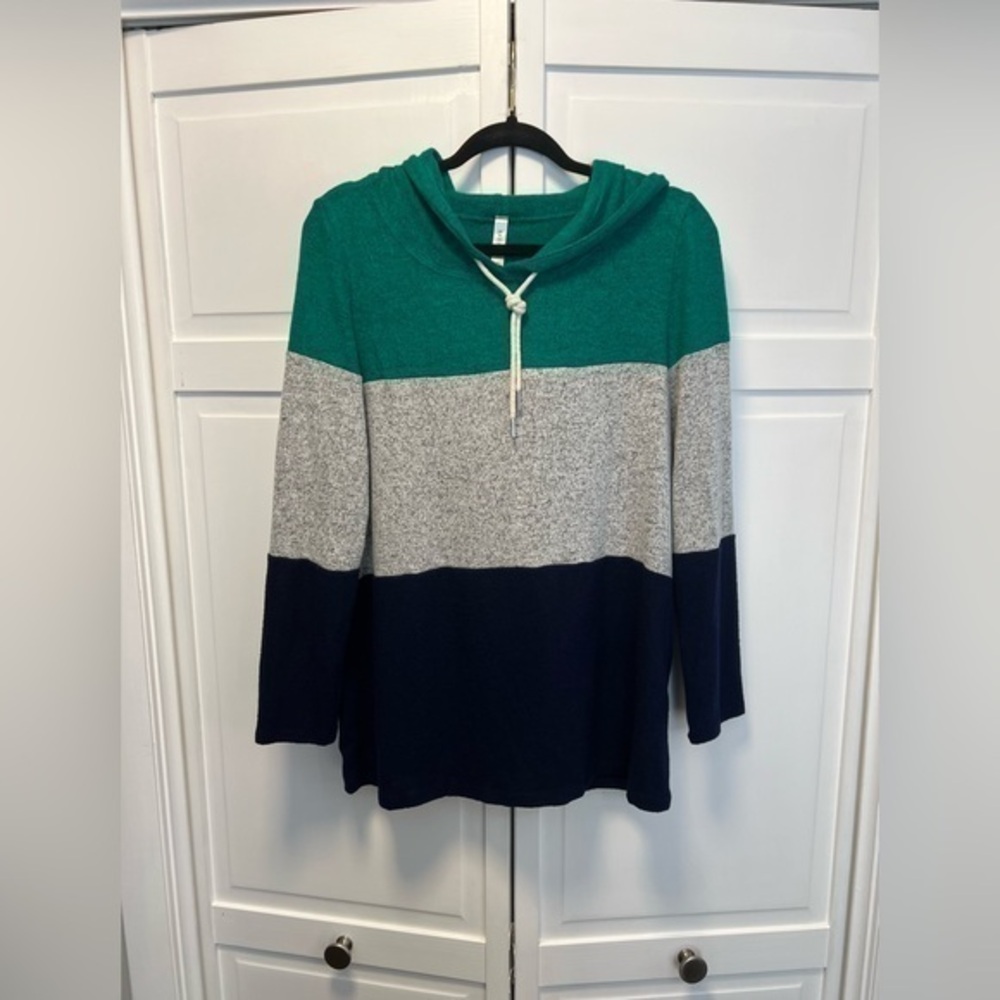 Emerald Pullover With Hoodie Size Women’s Medium Color Green, Gray & Navy Blue